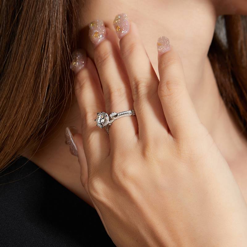 天鹅湖S925银镀白金MoissaniteWomen's Ring1ctD级